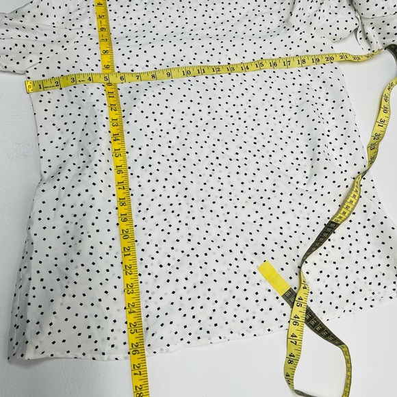 Lafayette 148 New York 100% silk top size M 3/4 ruffle sleeves - Picture 8 of 8